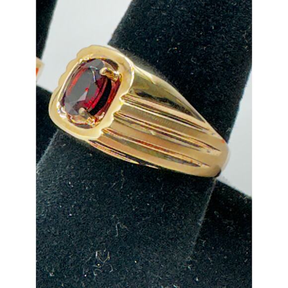 10K Yellow Gold Mens Ring with Garnet Size 11 - Picture 4 of 6